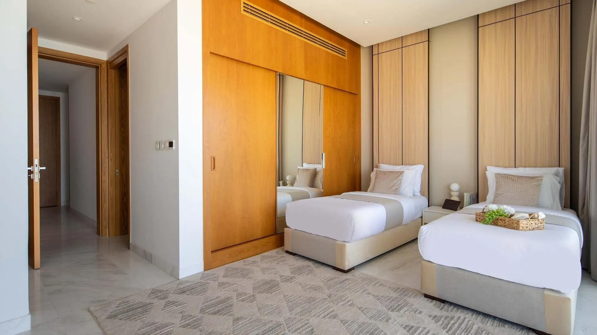 Frank Porter - The One Jbr Dubai United Arab Emirates